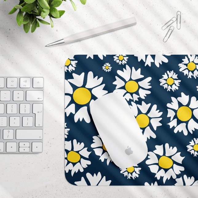 Daisy Pattern, Floral Pattern, White Daisies Mouse Pad (Creator Uploaded)
