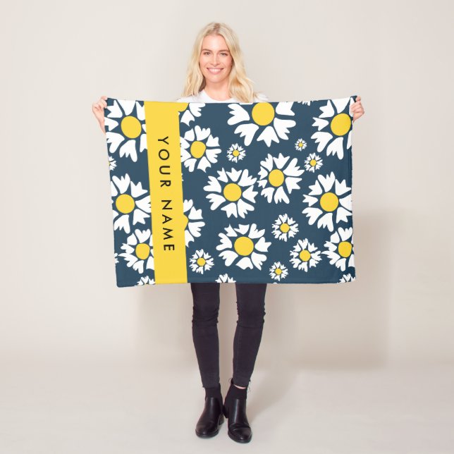 Daisy Pattern, White Daisies, Your Name Fleece Blanket (In Situ)