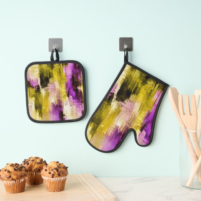 Dancing Through Violet Expressive Modern Oven Mitt & Pot Holder Set (Insitu(Hanging))