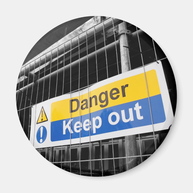 Danger keep out sign magnet (Front)