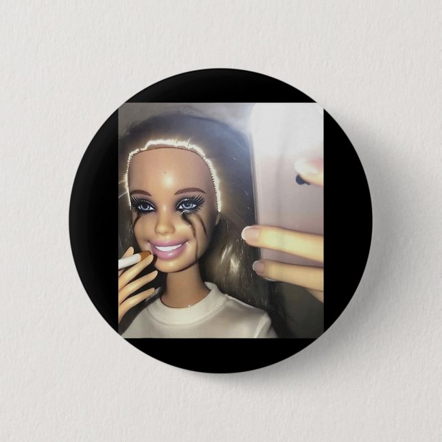 Dark Humour Doll Smoking Selfie Parody  6 Cm Round Badge (Front)