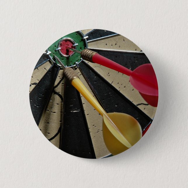 Dart board game 6 cm round badge (Front)