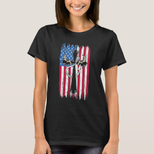 Deer Hunting Hunter  Us Flag Deer Hunting & Fishin T-Shirt
