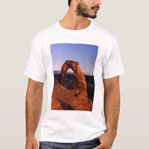 Delicate Arch at Sunset with snow covered La T-Shirt