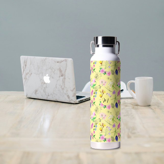 Delicate wildflowers in light yellow. Custom. Water Bottle (Delicate wildflowers in light yellow. Custom. Water Bottle
)