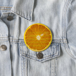 DELICIOUS ORANGE SLICE 7.5 CM ROUND BADGE