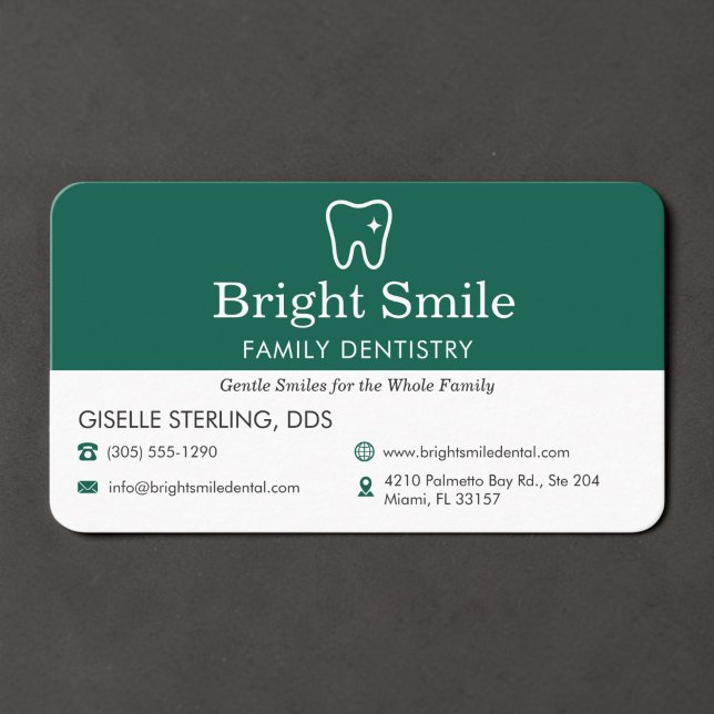 Dentist Green Business Card (Creator Uploaded)