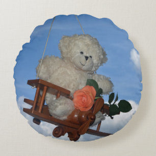 Der fliegende Teddybär Round Cushion