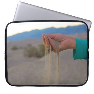 DESERT DURING NIGHTTIME LAPTOP SLEEVE