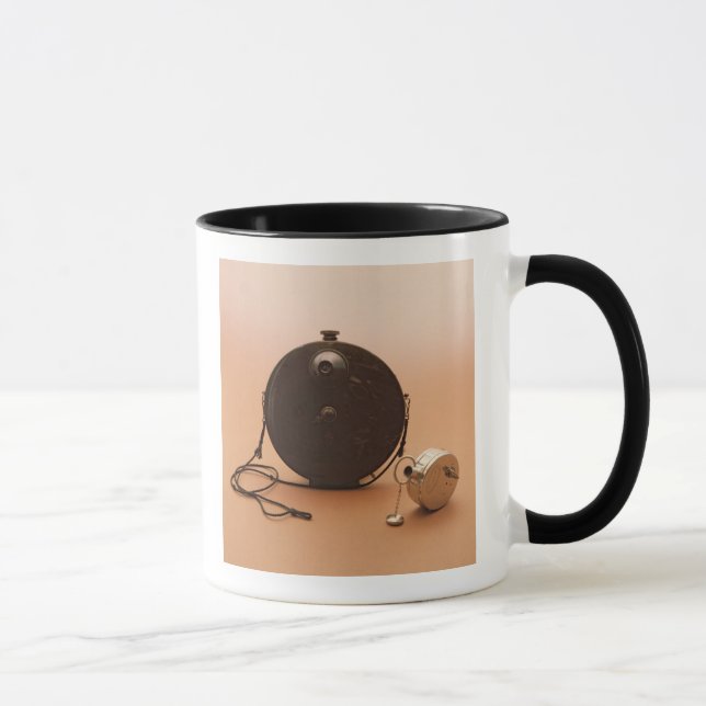 Detective cameras mug (Right)