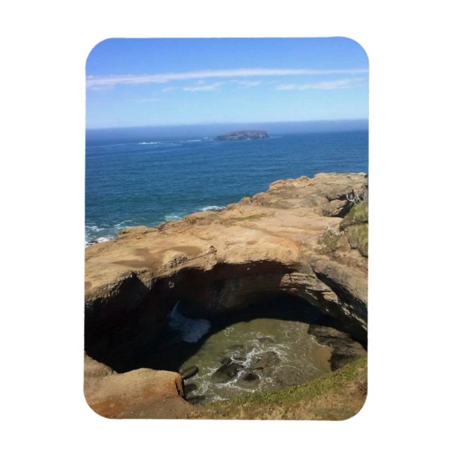 Devil's Punchbowl & Otter Rock, OR Magnet (Vertical)