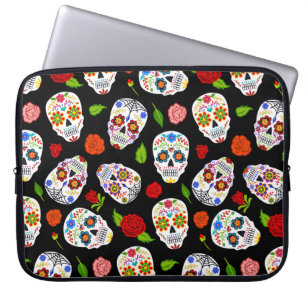 Dia Los Muertos: sugar skulls pattern. Laptop Sleeve