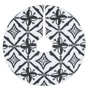 Distinctive Indonesian Batik: Vintage Motifs. Brushed Polyester Tree Skirt