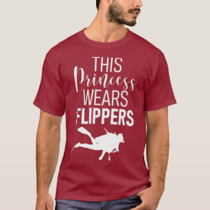 Diver Gift THIS PRINCESS WEARS FLIPPERS Scuba T-Shirt
