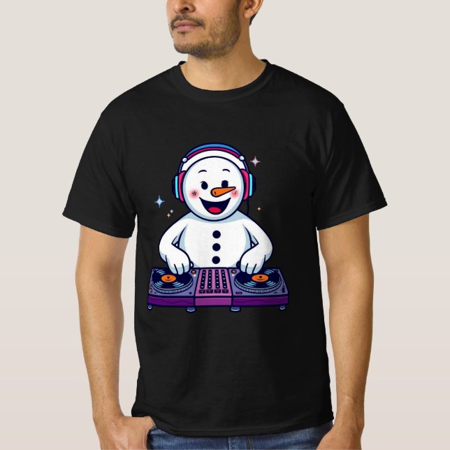 DJ Snowman Christmas – Funny Holiday Music Illustr T-Shirt (Front)