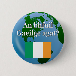 Do you speak Irish? in Irish. Flag & globe 6 Cm Round Badge