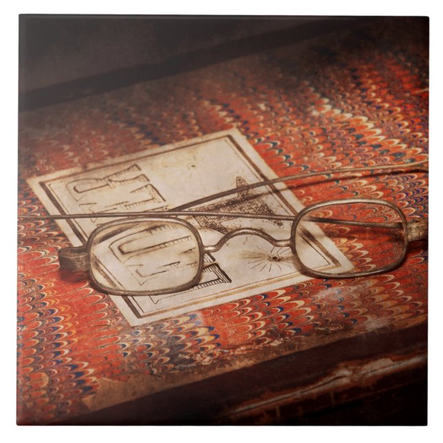 Doctor - Optician - Reading glasses Ceramic Tile (Front)