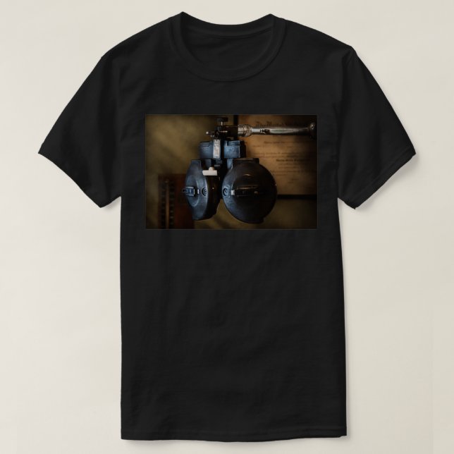 Doctor Optometry An old phoropter 1 T-Shirt (Design Front)