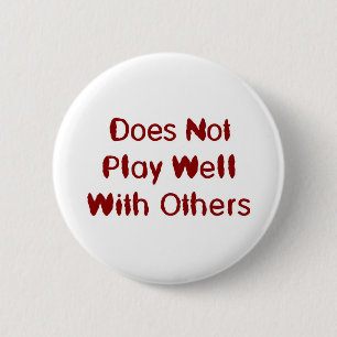 Does not play well with others 6 cm round badge