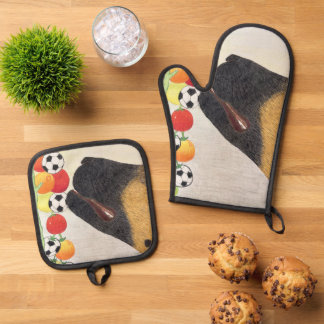 Dog and tomatoes oven mitt & pot holder set