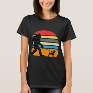 Dog Lover Bigfoot Retro Design Chihuahua Vintage T-Shirt