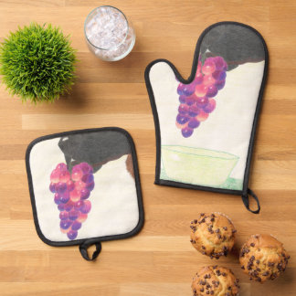 Dog nose and grape oven mitt & pot holder set