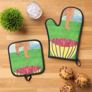 Dog paws and cherry oven mitt & pot holder set