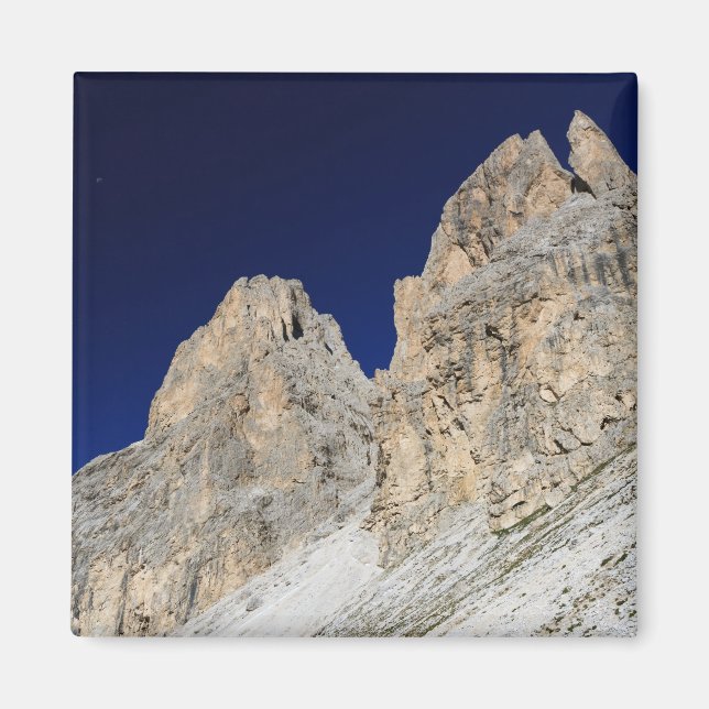Dolomites at morning magnet (Front)