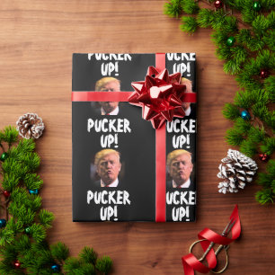 DONALD TRUMP KISS BIRTHDAY WRAPPING PAPER