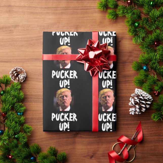 DONALD TRUMP KISS BIRTHDAY WRAPPING PAPER (Holiday Gift)