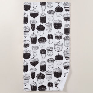 Doodle acorns autumn pattern beach towel