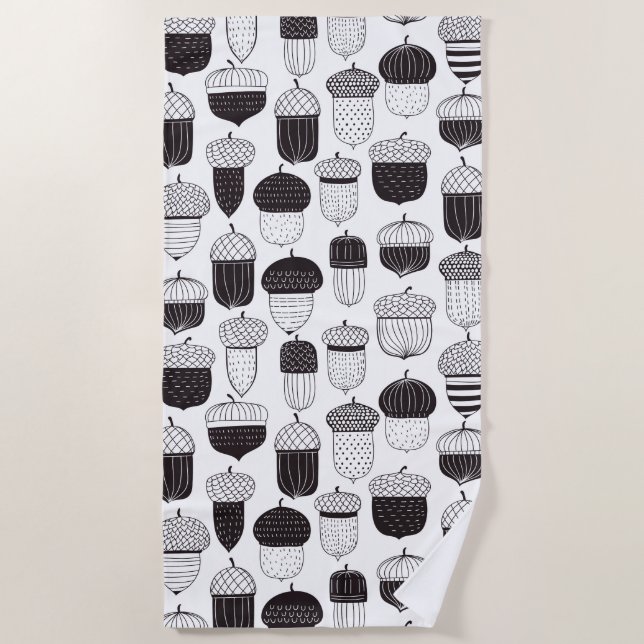 Doodle acorns autumn pattern beach towel (Front)