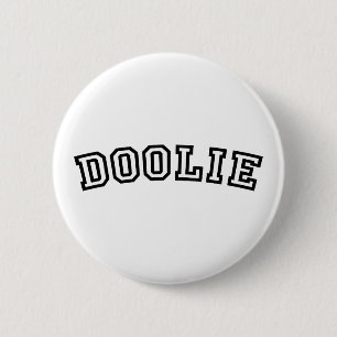 DOOLIE 6 CM ROUND BADGE
