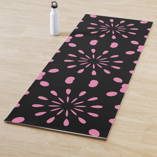Dots with black and blue yoga mat (In Situ)