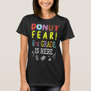 Doughnut Fear 6th Grade Is Here Happy Student Seni T-Shirt