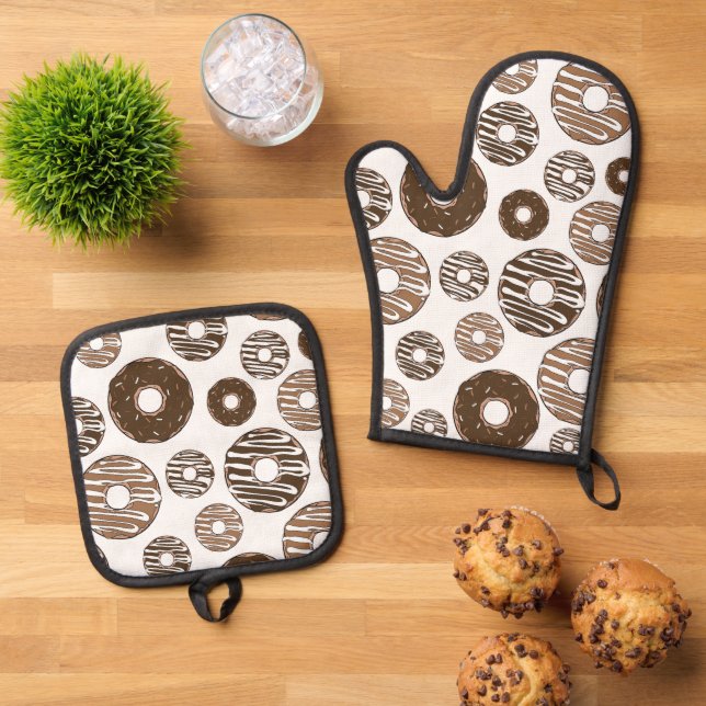 Doughnut Pattern, Chocolate Doughnuts, Caramel Dou Oven Mitt & Pot Holder Set (Top Down)