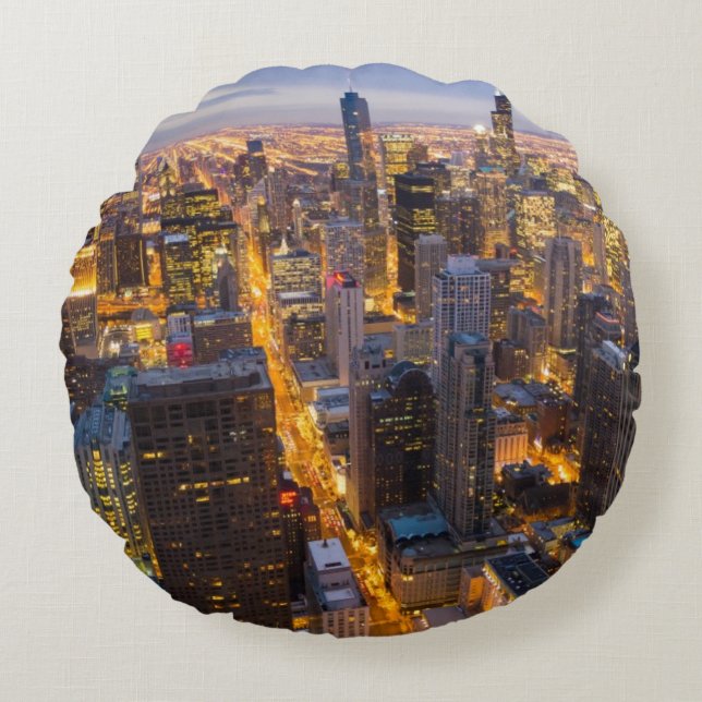 Downtown Chicago skyline at dusk Round Cushion (Front)