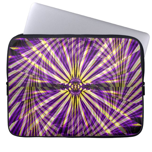 Dragonfly in flight...... laptop sleeve (Front)