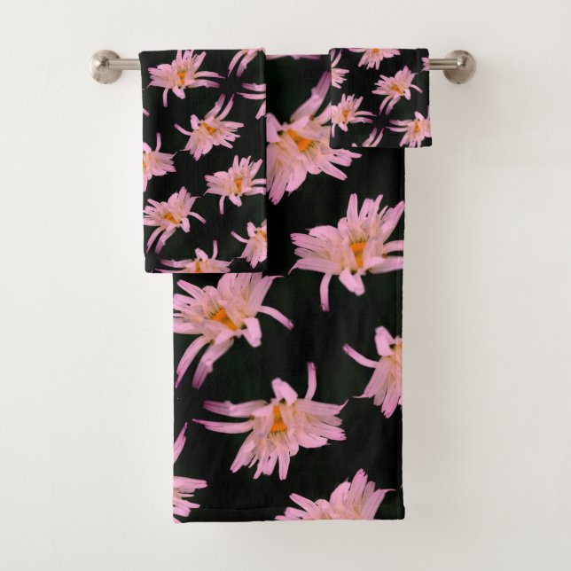 Dramatic Daisy Flower Pattern   Bath Towel Set (Insitu)