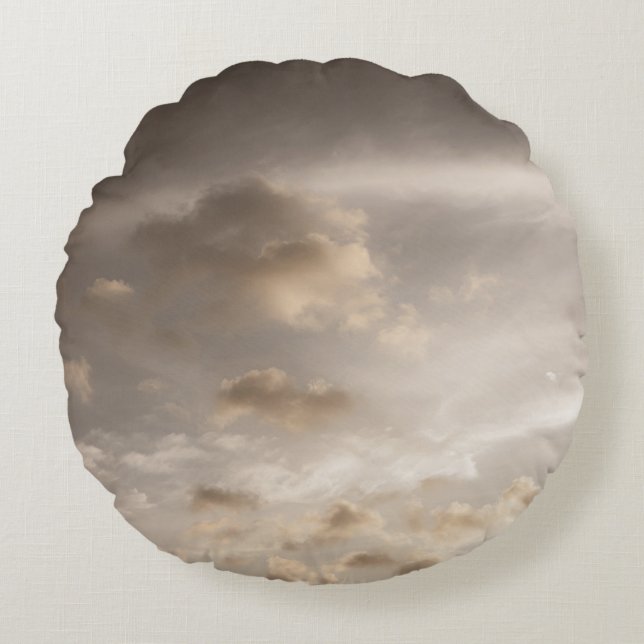 Dreamy Caribbean Clouds 5 Round Cushion (Front)
