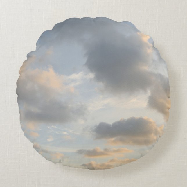Dreamy Caribbean Clouds 9 Round Cushion (Front)