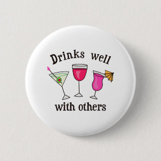 DRINKS WELL WITH OTHERS 6 CM ROUND BADGE