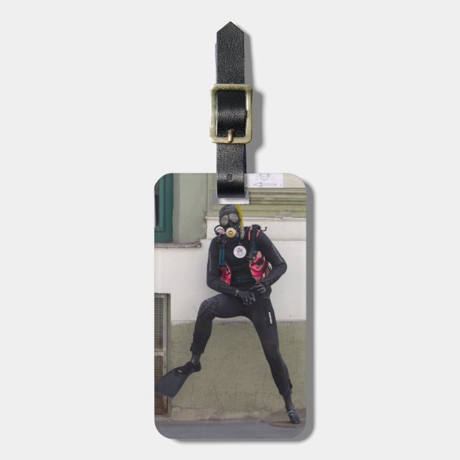 Dry Scuba Diver Luggage Tag (Front Vertical)