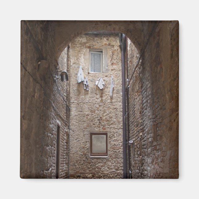 Drying laundry in Tuscany magnet (Front)