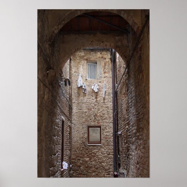 Drying laundry in Tuscany poster (Front)