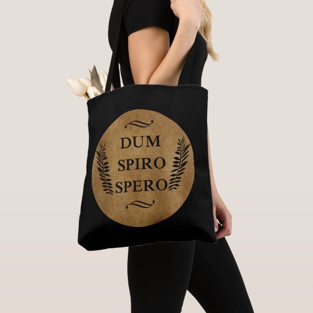 Dum spiro spero tote bag (Close Up)