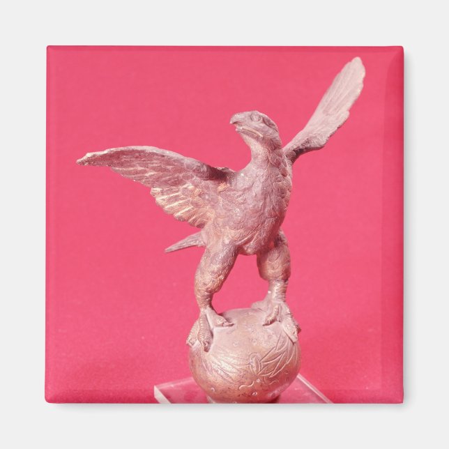 Eagle with spread wings on a ball magnet (Front)