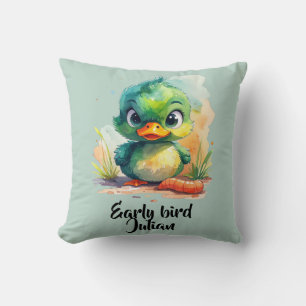 Early bird, kleine grüne Ente fängt den Wurm Cushion