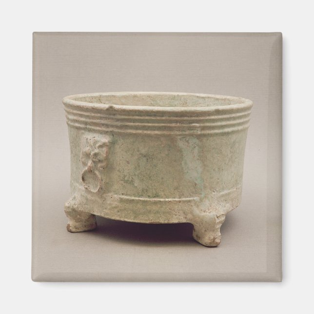 Earthenware tripod vessel magnet (Front)