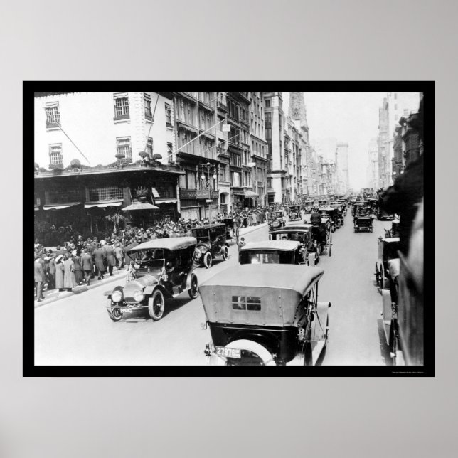 Easter Auto Parade in New York City 1920 Poster (Front)